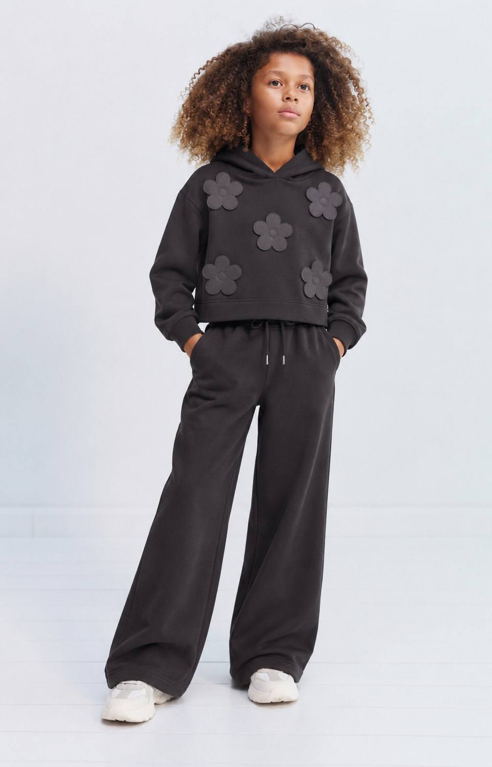 Black flower set